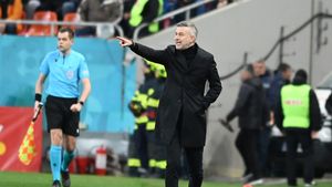 Ce a făcut Edi Iordănescu imediat după ce arbitrul a fluierat finalul meciului România - Belarus! Gestul care arată presiunea uriaşă care îl apasă