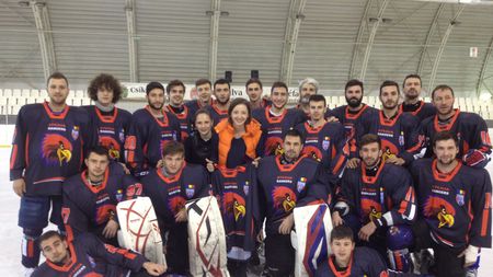 FOTO - Ana-Maria Brânză i-a vizitat pe hocheiștii steliști în cantonamentul de la Cârța