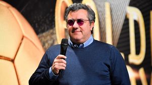 Cele mai tari replici pe care Mino Raiola le-a dat de-a lungul vieții! Pe cât era de controversat, pe atât era de iubit de fotbaliștii săi: „Pep Guardiola, antrenorul, e fantastic! Ca persoană, însă, este un zero! Un laș, un câine!”