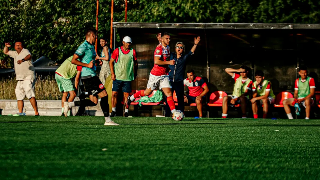 O legendă a CFR Cluj a revenit în fotbal după 14 ani și a pus umărul la promovarea în Liga 3 a echipei CS Bihorul Beiuș. ”Sunt manager general aici, de trei săptămâni. Avem condiții extraordinare”