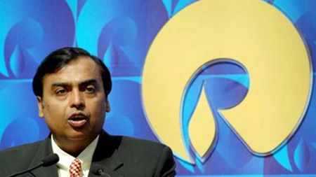 Un indian mai bogat decât Abramovich** vrea să cumpere Liverpool!