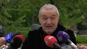 Scandal între Gigi Becali și Adrian Mititelu pe transferul lui Andre Duarte! Patronul FCSB îl distruge pe rivalul de la FC U Craiova: „Cum să i-l fur? Cu macaraua? Du-te la procuror și reclamă și mă duc la pușcărie pentru furt” | VIDEO