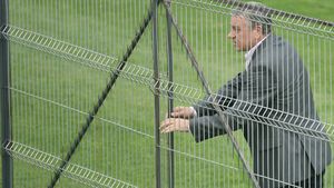 "Sandu va fi reales din milă! E un om bolnav!"**