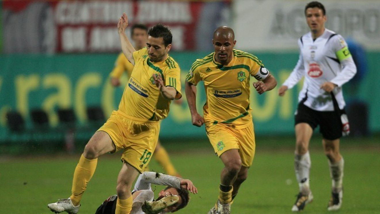 Recomandările lui Hizo: "Steaua are nevoie în spatele lui Piovaccari de un jucător ca Wesley, iar Varela e un înlocuitor foarte bun pentru Chiricheș"