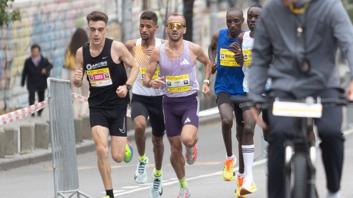 Performanță istorică: recordul național la maraton a fost doborât după aproape jumătate de secol!