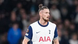 "Transfer imposibil". A venit răspunsul englezilor la oferta lui Juventus pentru Radu Drăguşin