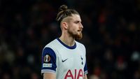 Englezii anunță plecarea iminentă a lui Radu Drăgușin de la Tottenham: „Situația e precară”
