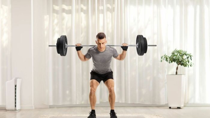 (P) Antrenamente cu haltera: top 10 exerciții pentru forță și tonifiere