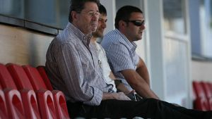 Cornel Dinu a depășit cu bine noaptea, aflându-se sub atentă monitorizare