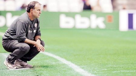 "Nebunul" obsedat de fotbal!** Bielsa, un adevărat geniu al tacticii, un tehnician care a revoluționat echipele unde a antrenat