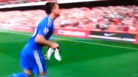 VIDEO** Gest de toată frumusețea făcut de Terry! Fundașul lui Chelsea s-a descălțat la finalul partidei cu Arsenal! Ce a urmat nimeni n-a anticipat