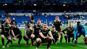 Barcelona se grăbește să arunce cu banii pentru "a doua minune a lui Ajax". Transferul intră în linie dreaptă, directorul sportiv al lui Ajax recunoaște: "Este următorul pe care-l vom vinde". Suma pentru care se face mutarea