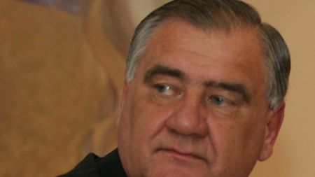 "Să luăm puști să ne împușcăm?"