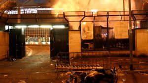 Arde Roma!** Fanii au folosit bombe artizanale într-un protest la adresa conducerii!