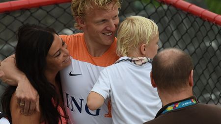 IMAGINEA ZILEI | A spus adio naționalei, dar "Portocala" a rămas o "icoană" pentru el. FOTO | Cum se pregătește Kuyt pentru un meci al Olandei