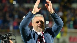 Momentul de maximă iubire pentru Rapid! Marius Șumudică și-a amintit când s-a pus în genunchi și a sărutat gazonul: „Nu mă interesa să câștig 2.000 de fani, am făcut ce am simțit | VIDEO EXCLUSIV ProSport Live