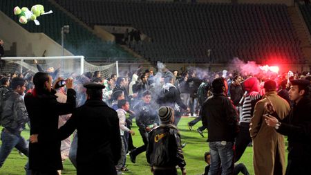 Conducerea Federației de fotbal din Egipt, demisă în bloc după TRAGEDIA din Port Said!** Fanii amenință cu noi violențe: "Dreptate sau murim și noi!"