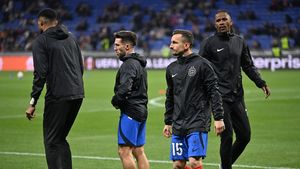 L-a dat afară Gigi Becali, l-au dat afară și americanii. Acum, e aproape să plece și să semneze pe alt continent