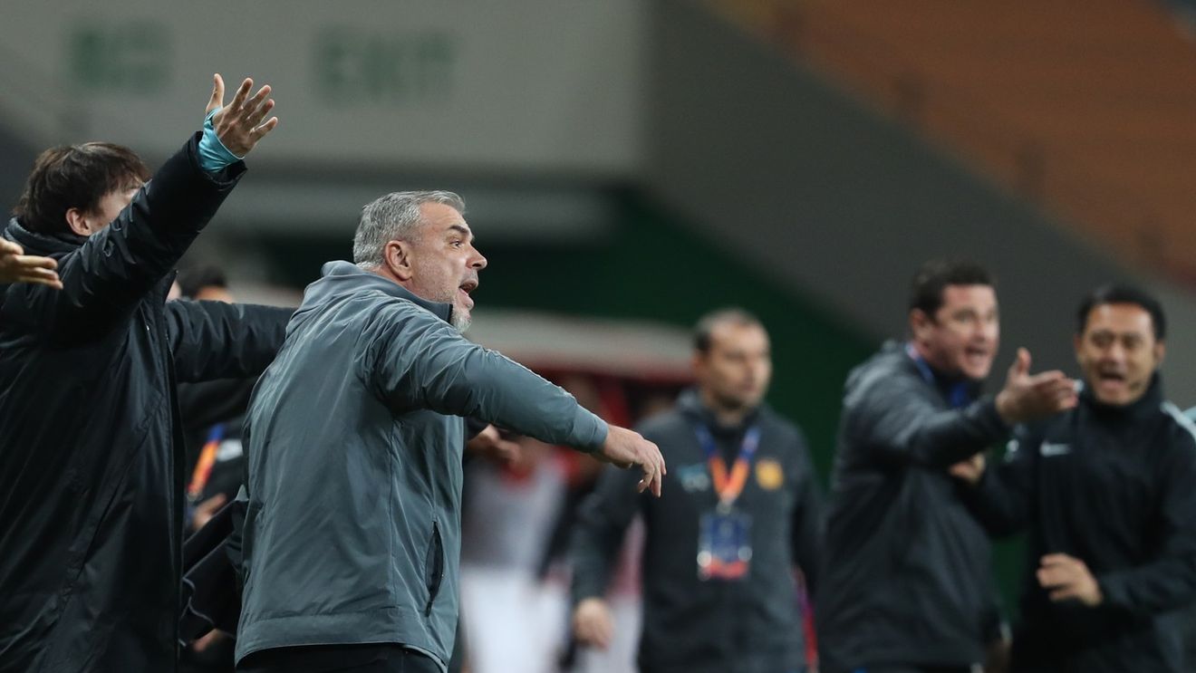 Cosmin Olăroiu a făcut scandal cu arbitri, după ce a pierdut în Cupa Emiratelor: „Greșeală foarte mare”