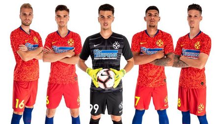 GALERIE FOTO | FCSB, în haine noi la debutul în preliminariile Europa League! Vicecampioana și-a prezentat noul echipament: Man, Coman, Vlad și Planic au fost "manechine"