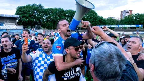 Corvinul revine în prima ligă după 34 de ani, Alexandru Neacșa se întoarce după 12! Căpitanul ”corbilor” e legendă la Hunedoara: ”Știu cât de mult mă iubește toată lumea”