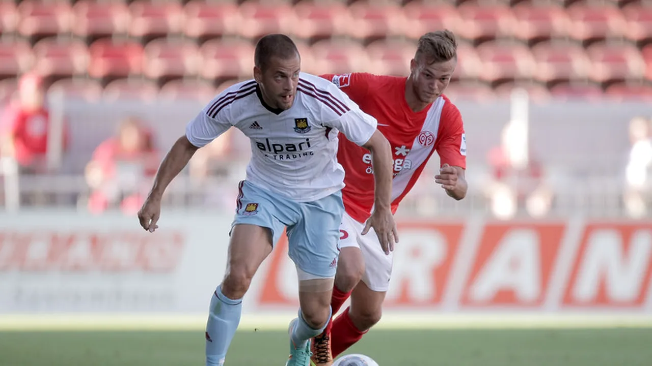 Joe Cole a semnat cu Aston Villa