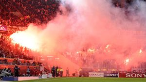 FOTO Fanii lui Beșiktaș au făcut show la Wolfsburg!** Cum va fi pe Ali Samy Yen?