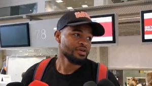 Malcom Edjouma a părăsit România pentru Italia, unde va semna cu Bari! Ce mesaj a transmis pentru FCSB direct din aeroport: „Asta le urez!” | VIDEO