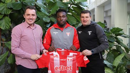 UTA a transferat un mijlocaș de bandă nigerian: „Le vom aduce victorii fanilor și vom accede în play-off”