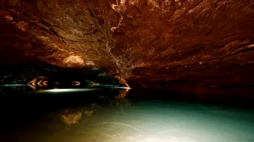 Ce este Marea Pierdută, cel mai adânc lac subteran în care se poate practica înotul! Nimeni nu a ajuns vreodată la fundul apei
