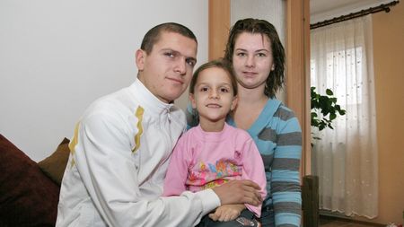 "Banii** te fac să pleci!"