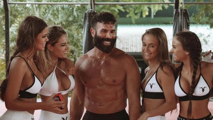 Dan Bilzerian, regele Instagramului, care a stârnit invidie cu stilul de viață extravagant, și-a dat tatăl în judecată! Război total pe o afacere dubioasă