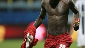 Ousmane N'Doye revine în fotbalul românesc! Transfer spectaculos la 41 de ani. Unde va juca excentricul mijlocaș  