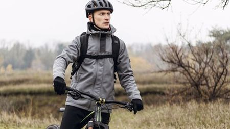 Cum alegi tricoul și pantalonii de ciclism potriviți pentru tine? Avem sfaturi despre cum să o faci