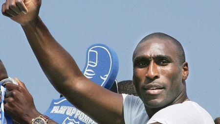 Sol Campbell ar putea reveni în fotbalul mare! **Ferguson îl vrea la Manchester!