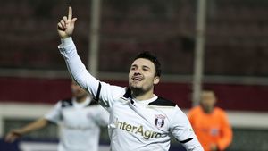 Budescu, omul etapei! Ioan Niculae: "Dacă învață că esența vieții nu stă în friptură și sarmale, va ajunge fotbalist mare!"