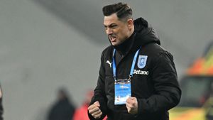 Mirel Rădoi, reacție dezarmantă: „Mă dădeam singur cu capul de un hidrant, ceva, găseam eu! Fără ezitare!”. Ce l-a stârnit pe antrenorul Universității Craiova. EXCLUSIV