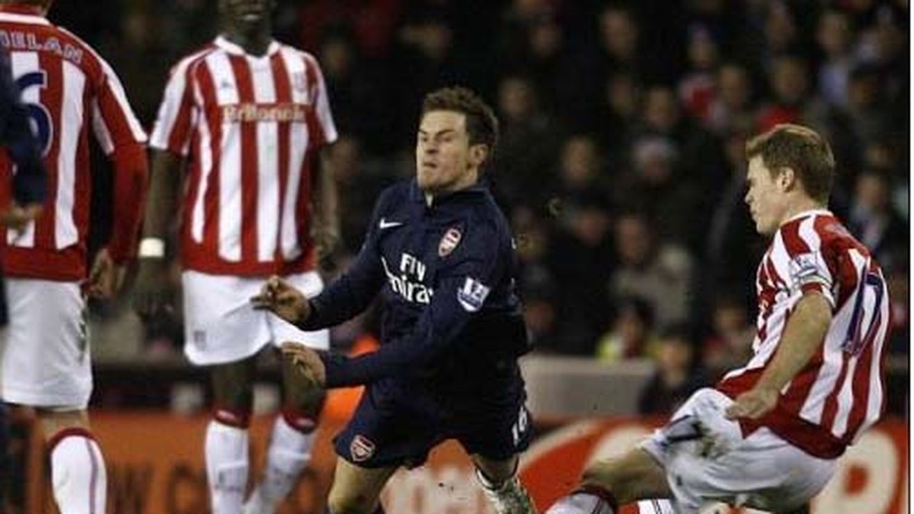 VIDEO ÎNGROZITOR** Shawcross i-a rupt piciorul lui Ramsey după un tackling oribil