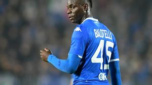 Un fan al lui Hellas Verona, suspendare drastică după scandările rasiste împotriva lui Mario Balotelli