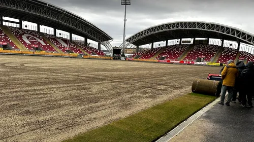 Vești bune pentru UTA Arad! Se pune noul gazon pe stadion, dar problemele cu statuia lui „Francisc Neuman” continuă. GALERIE FOTO