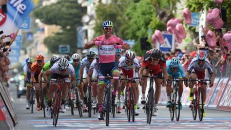 Matthews, regele de până acum al Giro! Deținătorul tricoului roz s-a impus la sprint, într-o etapă ce a fost aproape de o tragedie: Pozzovivo a fost inconștient minute bune