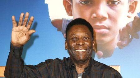 Anunț trist din Brazilia! Legendarul fotbalist Pele a fost din nou internat în spital!