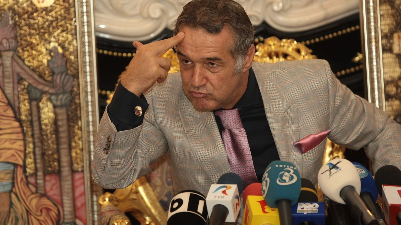 Dezvăluiri incredibile făcute de Becali. Cum a încercat Reghecampf să-i ia locul lui Rădoi: "Mi-a spus că l-am nenorocit când l-am convins pe finul să rămână". Primii doi jucători pe care Steaua i-a transferat: "Iau 10 jucători, 3 sunt atacanți"