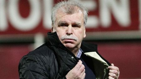 VIDEO | Dinu Gheorghe, filmat în timp ce paria "2 solist" pe meciul FC Botoșani - ASA Târgu Mureș. Reacția casei de pariuri: "Poate l-a rugat un vecin". Contactat, analistul DigiSport a jignit reporterul ProSport