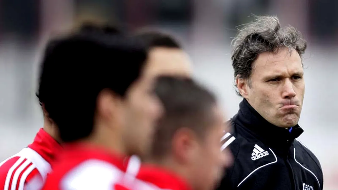 Van Basten** a demisionat de la Ajax Amsterdam