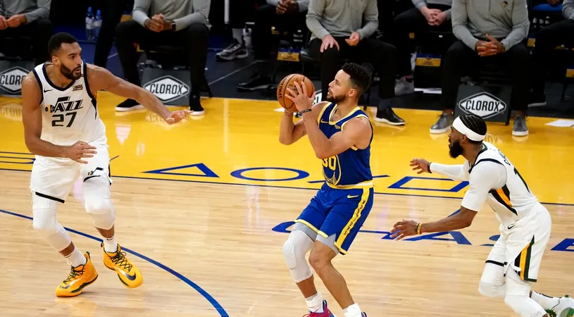 Moment istoric pentru baschetul din SUA! Stephen Curry, cel mai bun marcator de trei puncte din NBA | VIDEO