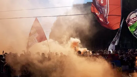 Suporterii Rapidului, primire spectaculoasă a jucătorilor la stadionul Regie, înaintea meciului decisiv cu Turris Oltul, pentru promovarea în Liga 1 | VIDEO și FOTO