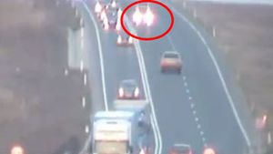 Depășiri sinucigașe ale prefectului de Timiș! **VIDEO Ce au pățit polițiștii care au avut "TUPEUL" să îl oprească pe ZEUL șoselelor!