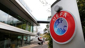 AC Milan a fost exclusă din cupele europene și a primit o amendă uriașă. Fiorentina profită și merge în preliminariile Europa League