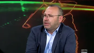 Ciprian Anton, manager sportiv la Cetatea și consilier local pe probleme sportive în Suceava! A fost pus în dificultate de moderatorul unei emisiuni: ”E job «party time». Nu consider că sunt peste tot! Într-un an, am fost inspector școlar general adjunct, după care m-am dus profesor, dar catedra era la CȘS. După, am devenit director”
